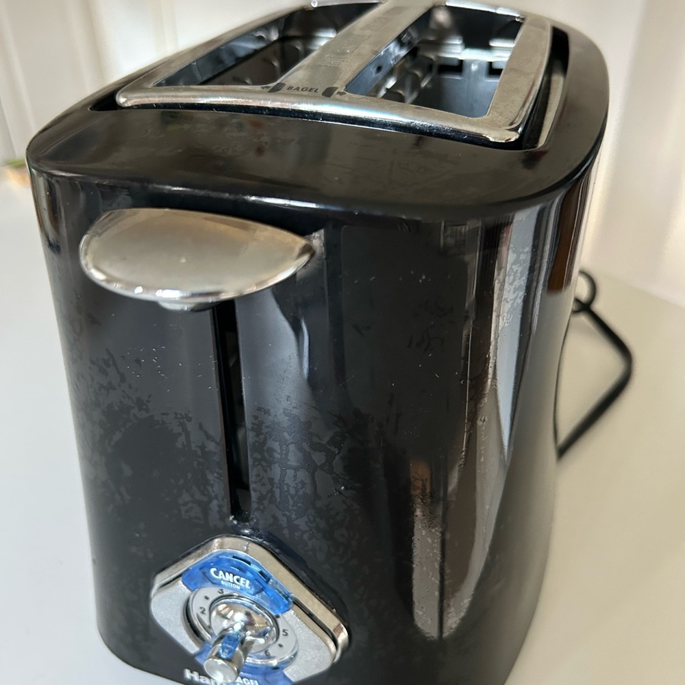 Hamilton Beach 2-Slice Toaster with extra wide slots for bagels cool touch wall